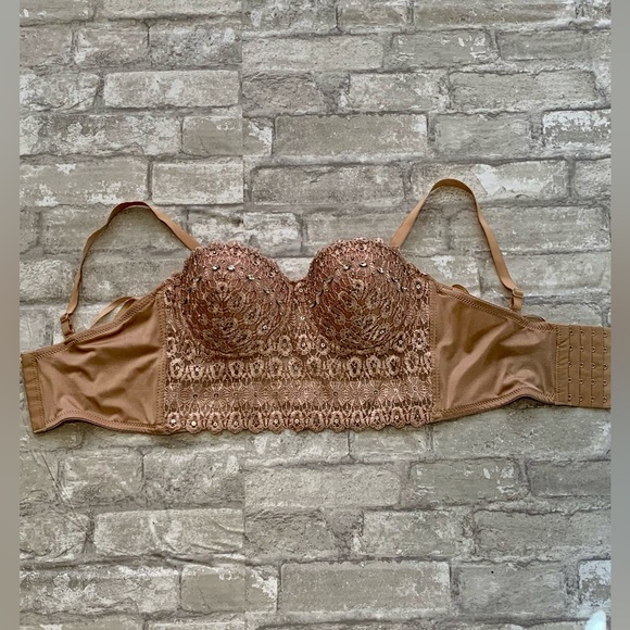 WINDSOR: Reigning Lace Crop Top - Picture 10 of 13